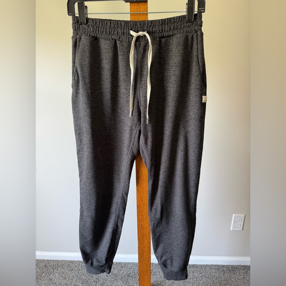 Vouri Women's Performance Jogger in Charcoal Heather XS
